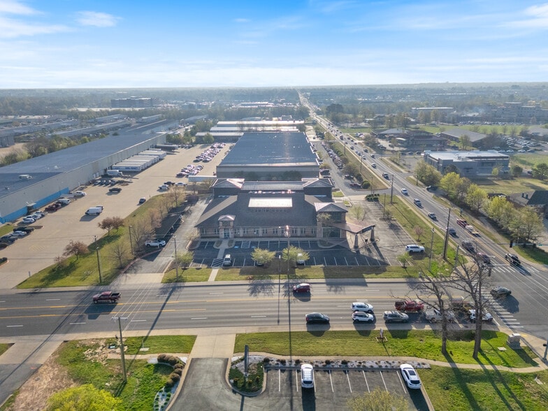 More Photos Of 2701 SE J St, Bentonville Office For Lease