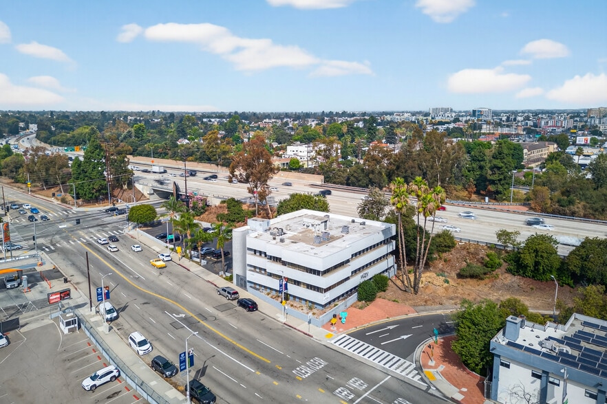 More Photos Of 10999 Riverside Dr, North Hollywood Loft Creative Space For Lease