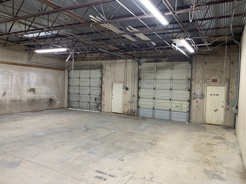 More Photos Of 136 Industrial Dr, Boerne Warehouse For Lease