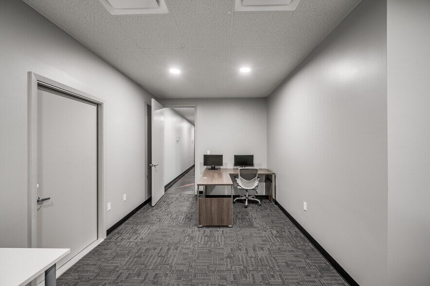 More Photos Of 21755 N I-45 Fwy, Spring Flex For Sale