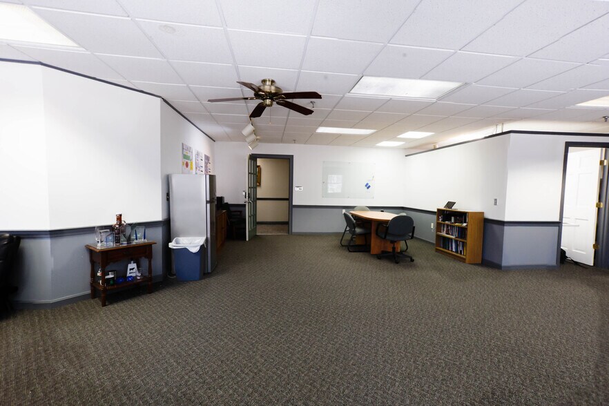 More Photos Of 276 Newport Rd, New London Storefront Retail Office For Sale