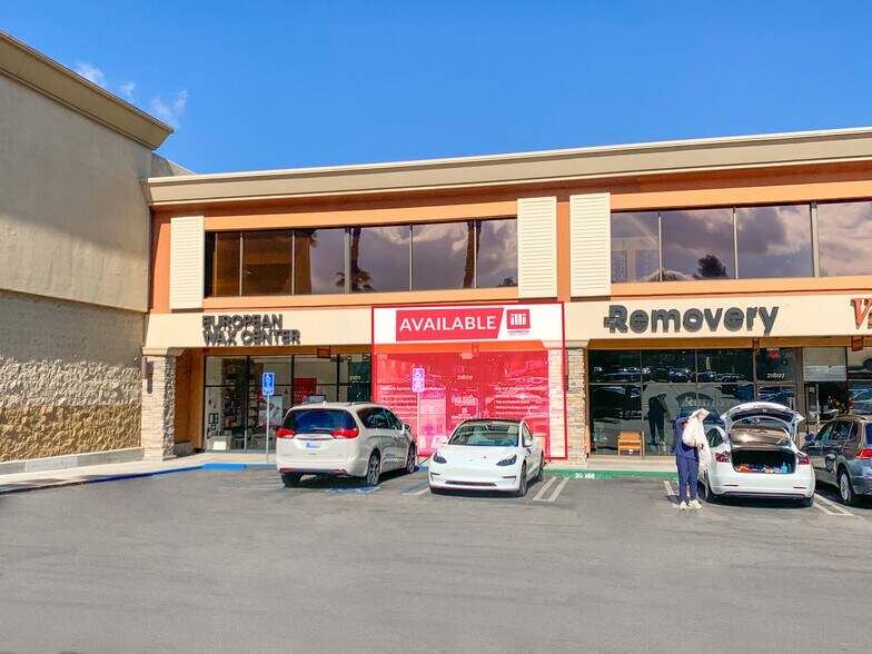 More Photos Of 21733-21841 Ventura Blvd, Woodland Hills General Retail For Lease