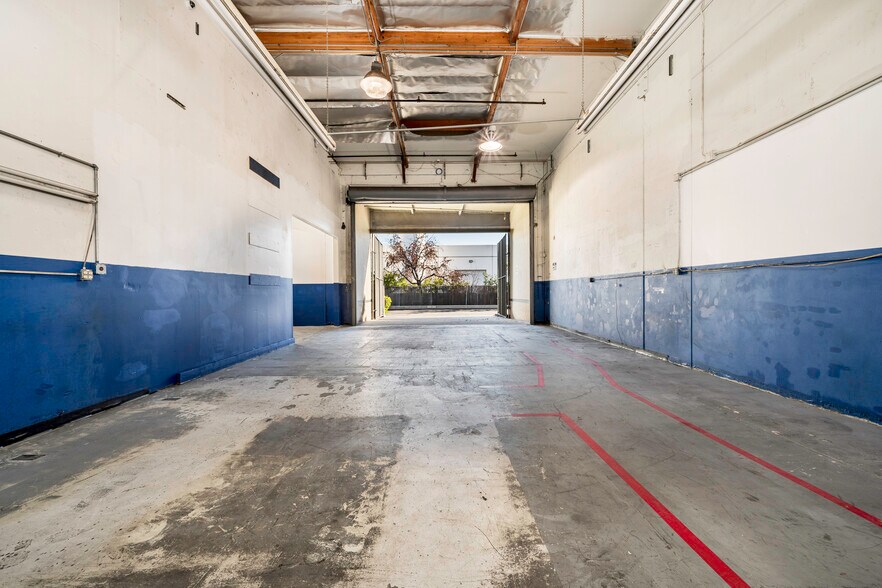More Photos Of 1672-1688 Sierra Madre Cir, Placentia Showroom For Lease