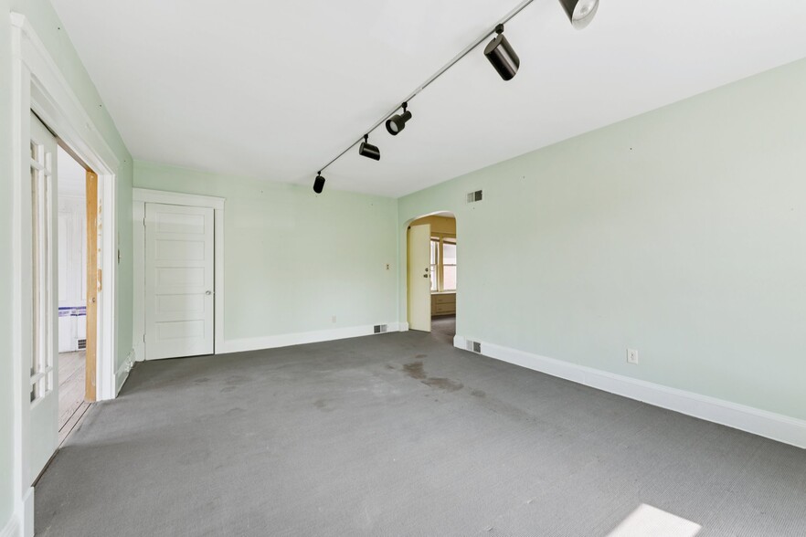 More Photos Of 12610 Larchmere Blvd, Cleveland General Retail For Sale