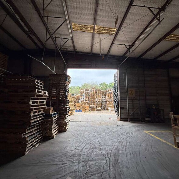 More Photos Of 8600 San Gabriel Dr, Laredo Warehouse For Lease