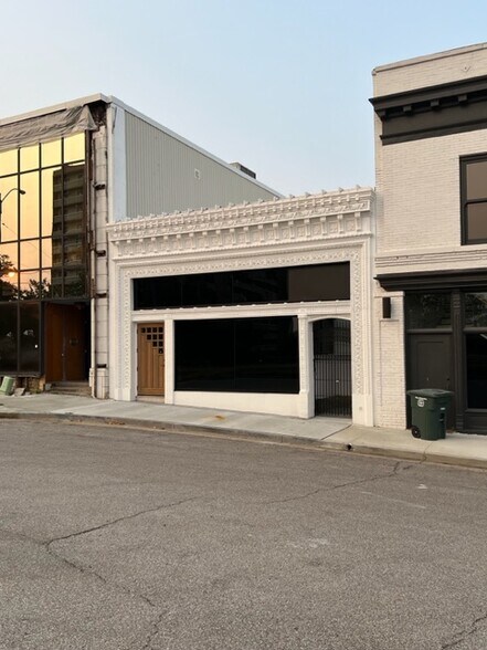 More Photos Of 433 Madison Ave, Memphis General Retail For Sale