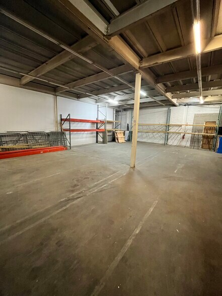 More Photos Of 65 E 2nd St, Mineola Warehouse For Lease