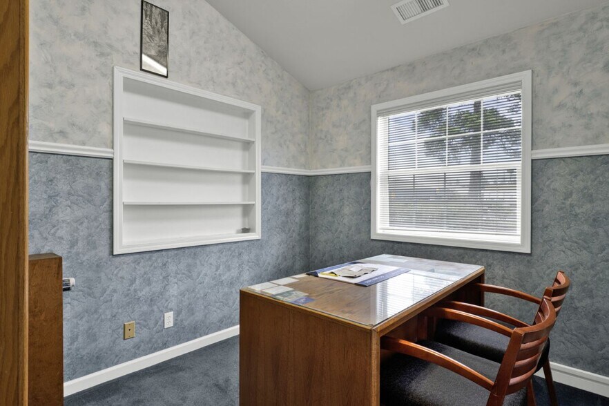 More Photos Of 1875 Highway 101, Florence Office For Sale