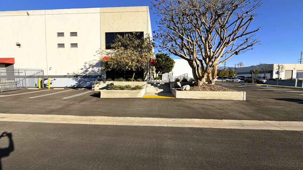 More Photos Of 5539 Ayon Ave, Irwindale Unknown For Lease