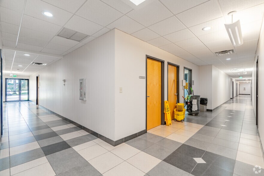 More Photos Of 541 S State Road 7, Margate Unknown For Lease