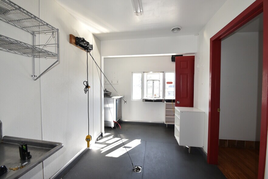 More Photos Of 4 Center Ave W, Dilworth Restaurant For Sale