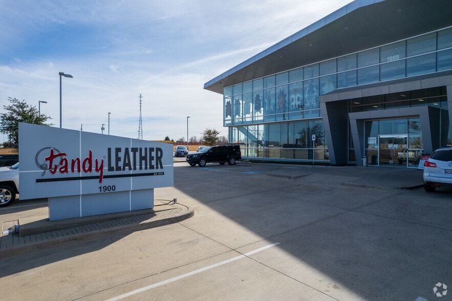 More Photos Of 1900 SE Loop 820, Fort Worth Warehouse For Sale