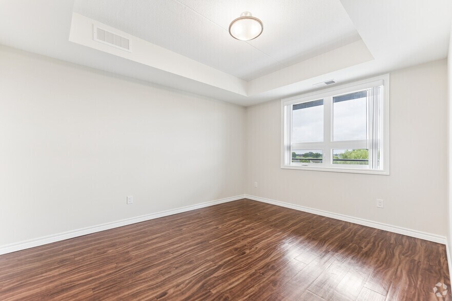 More Photos Of 550 Park Av W, Chatham Apartments For Sale
