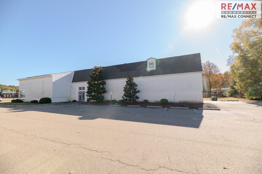 More Photos Of 5333 George Washington Mem Hwy, Yorktown Freestanding For Lease