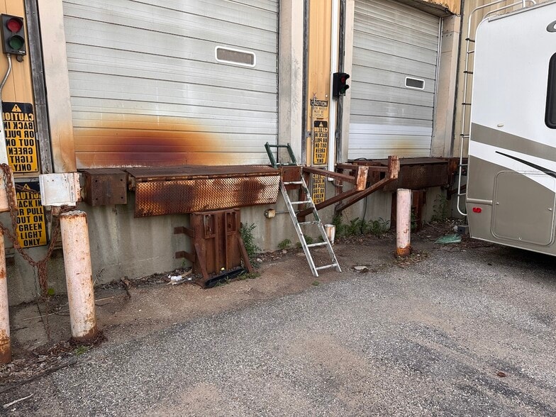 More Photos Of 429 E Grove St, Greenville Industrial For Sale