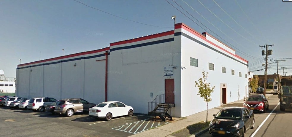 Primary Photo Of 2115 Jericho Tpke, New Hyde Park Manufacturing For Lease