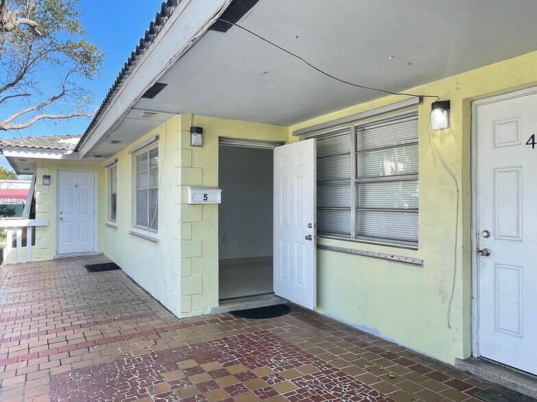 More Photos Of 213 SE Park St, Dania Apartments For Sale