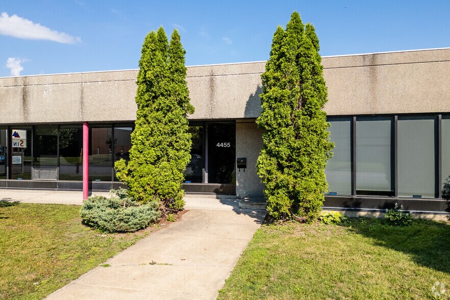 More Photos Of 4455 Rue Cousens, Montréal Warehouse For Lease
