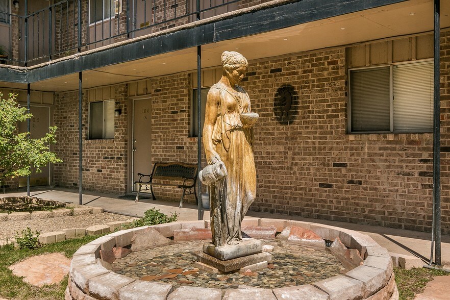 More Photos Of 1031 N Sumner St, Pampa Apartments For Sale