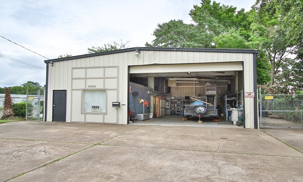 More Photos Of 13000 Schroeder Rd, Houston Warehouse For Sale