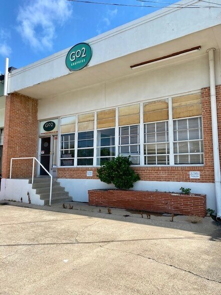 More Photos Of 2134 Irving Blvd, Dallas Light Distribution For Lease