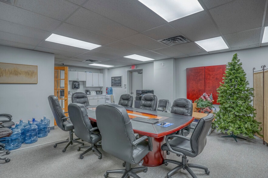 More Photos Of 65 N Dupont Hwy, Dover Medical For Sale