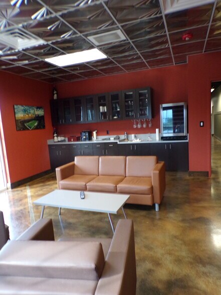 More Photos Of 19720 Jetton Rd, Cornelius Office For Lease