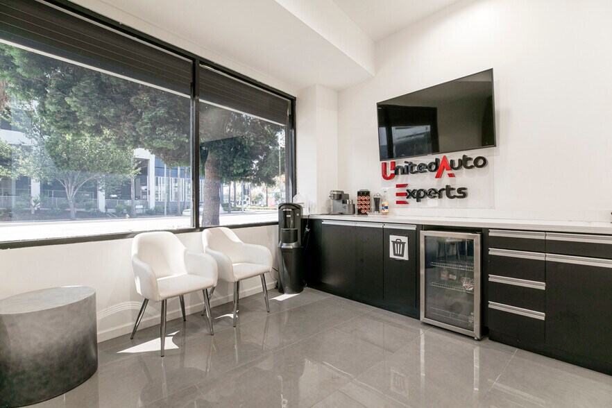 More Photos Of 4605–4619 W Pico Boulevard, Los Angeles Auto Repair For Sale