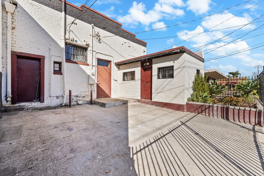 More Photos Of 940 E Main St, Santa Paula Storefront For Lease