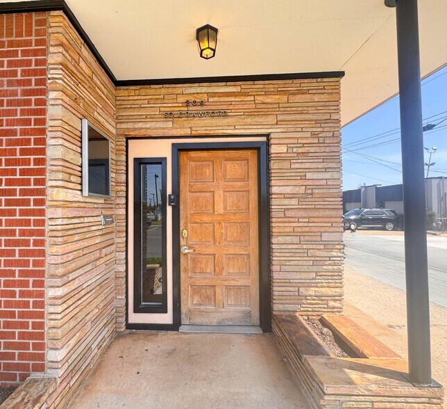 More Photos Of 209 S Crawford Ave, Norman Office For Lease