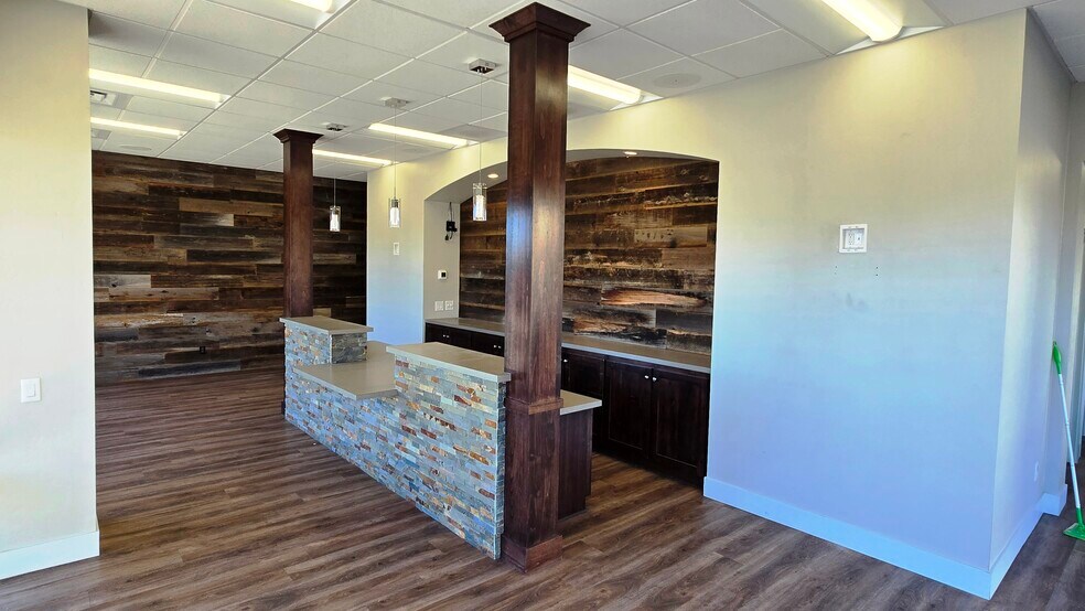 More Photos Of 2573 Campus Dr, Klamath Falls General Retail For Lease