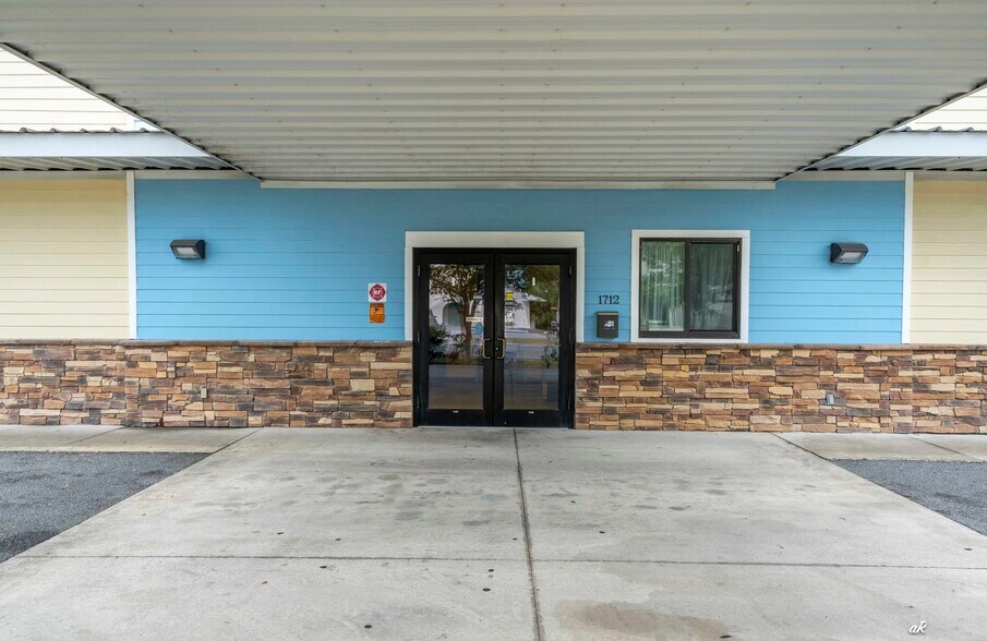 More Photos Of 1712 Beck Ave, Panama City Office For Sale
