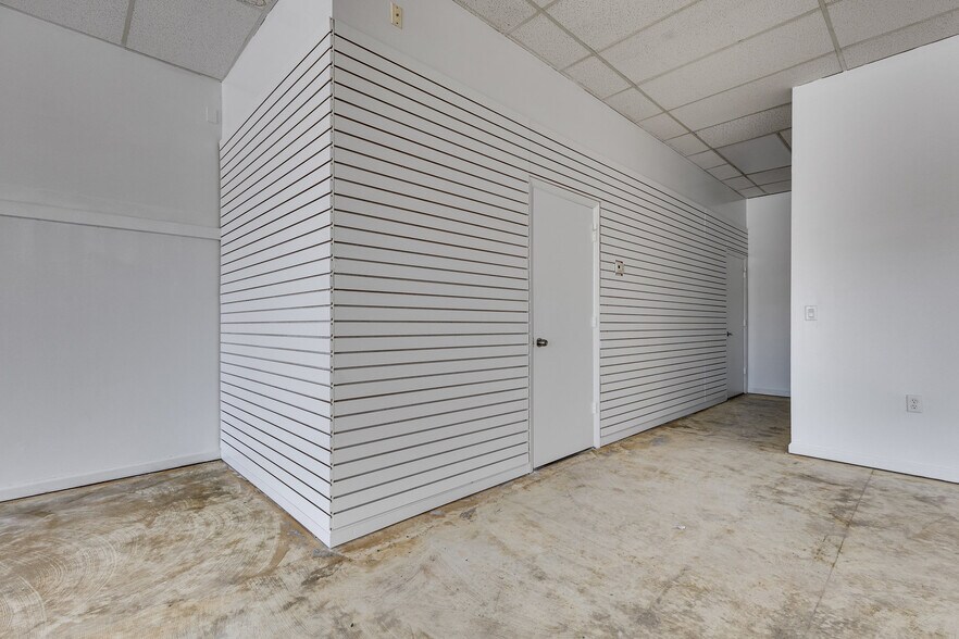 More Photos Of 2698 N University Dr, Fort Lauderdale Freestanding For Lease