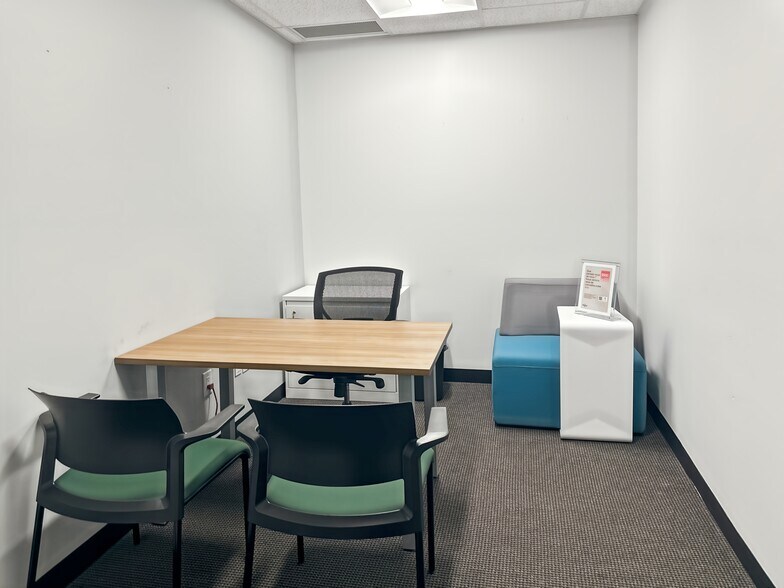 More Photos Of 1190B Rue De Courchevel, Lévis Coworking Space