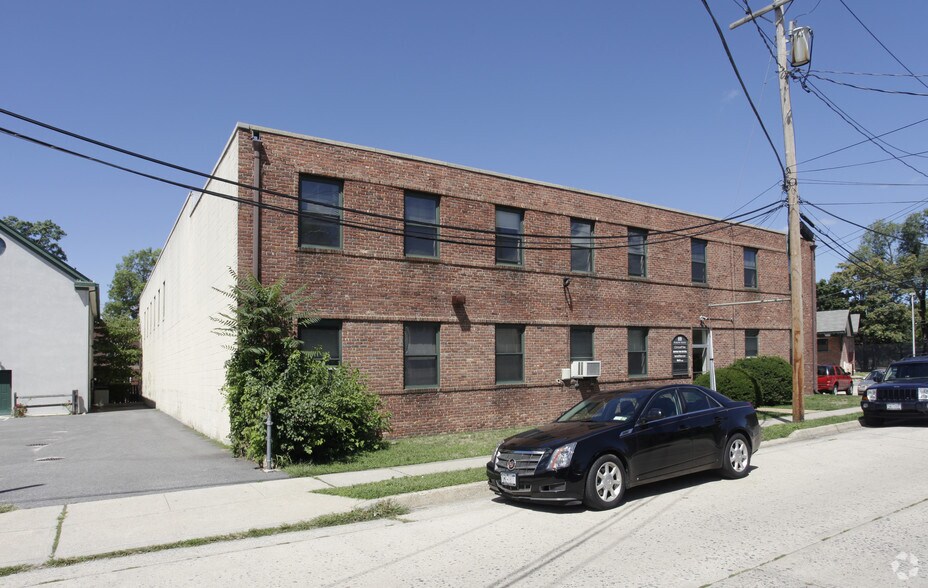 More Photos Of 69 Hamilton Ave, Oyster Bay Office For Sale