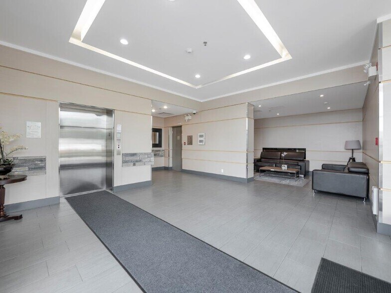 More Photos Of 875 Gibsons Way, Gibsons General Retail For Lease