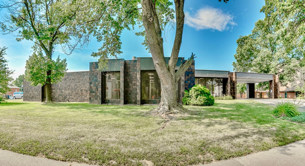 More Photos Of 2710 College Ave, Alton Medical For Lease