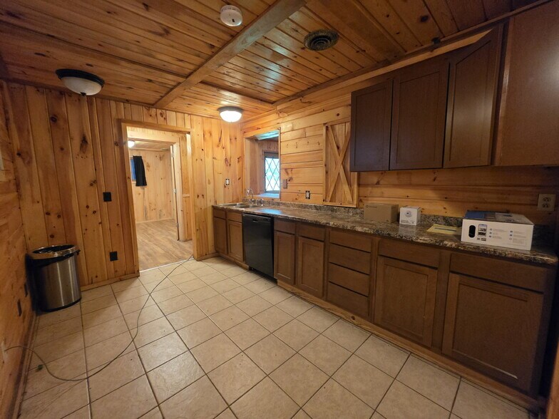 More Photos Of N12757 Rindahl Valley Rd, Osseo Warehouse For Lease