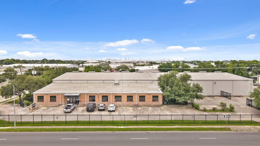 More Photos Of 9201 Winkler Dr, Houston Warehouse For Sale