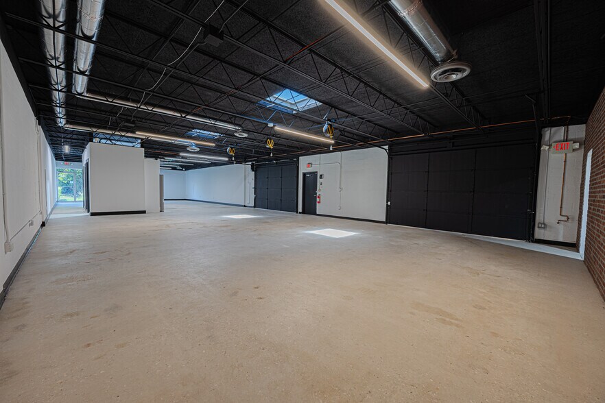 More Photos Of 705 Bond Way, Delray Beach Showroom For Sale
