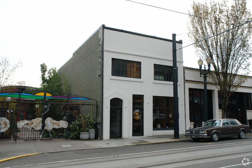 More Photos Of 222-224 NW 10th Ave, Portland Storefront Retail Office For Sale