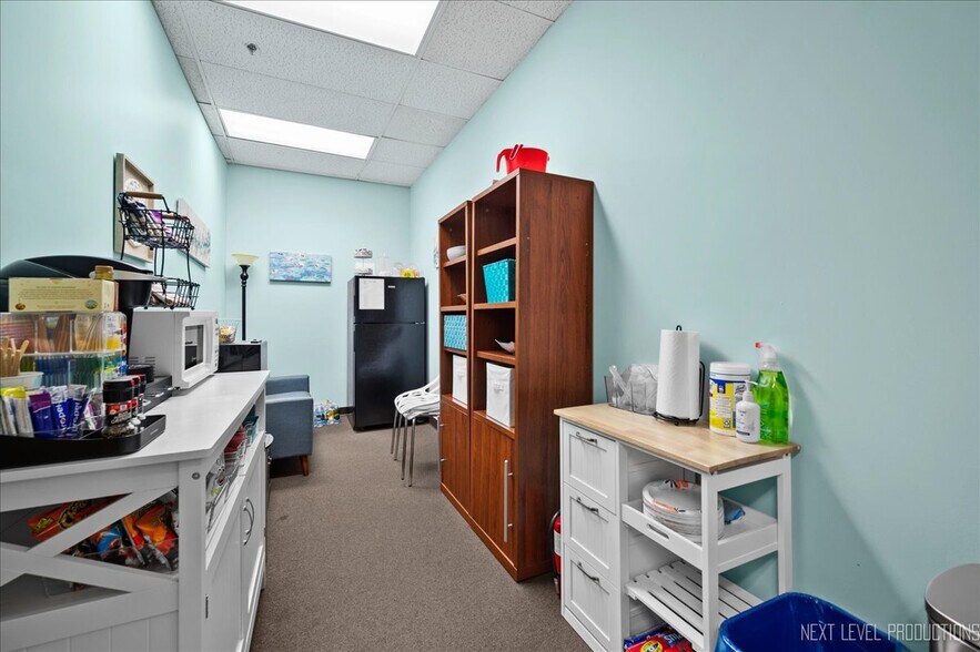 More Photos Of 850 W Bartlett Rd, Bartlett Medical For Sale