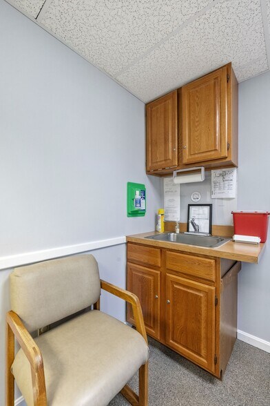 More Photos Of 214 Lake St, Bristol Office For Sale