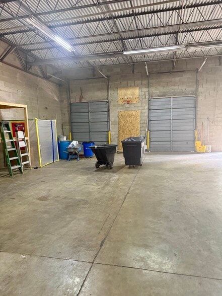 More Photos Of 5910 Breckenridge Pky, Tampa Light Distribution For Lease