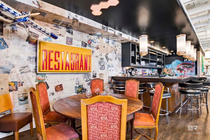 More Photos Of 61 N Section St, Fairhope Restaurant For Lease