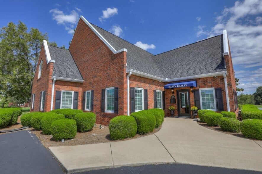 More Photos Of 1404 N Main St, Shelbyville Office Residential For Lease