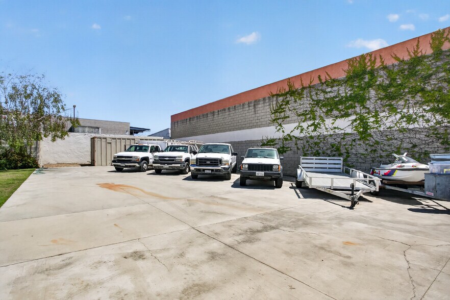 More Photos Of 17066 Palmdale Ln, Huntington Beach Contractor Storage Yard For Sale
