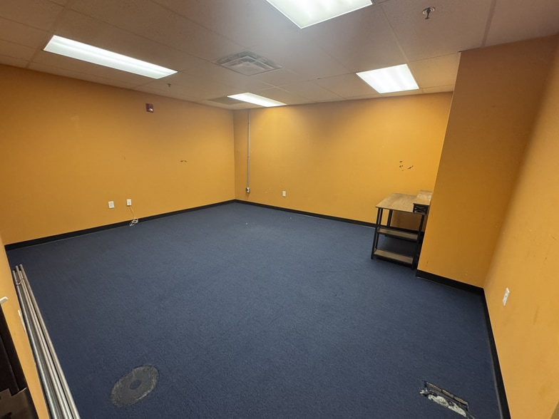 More Photos Of 8141 W I-70 Frontage Rd, Arvada Warehouse For Sale