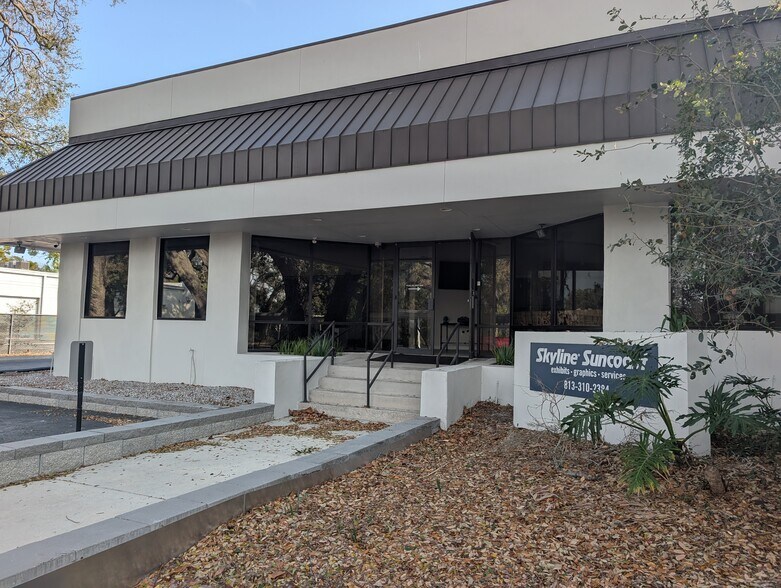 More Photos Of 5905 Johns Rd, Tampa Warehouse For Sale