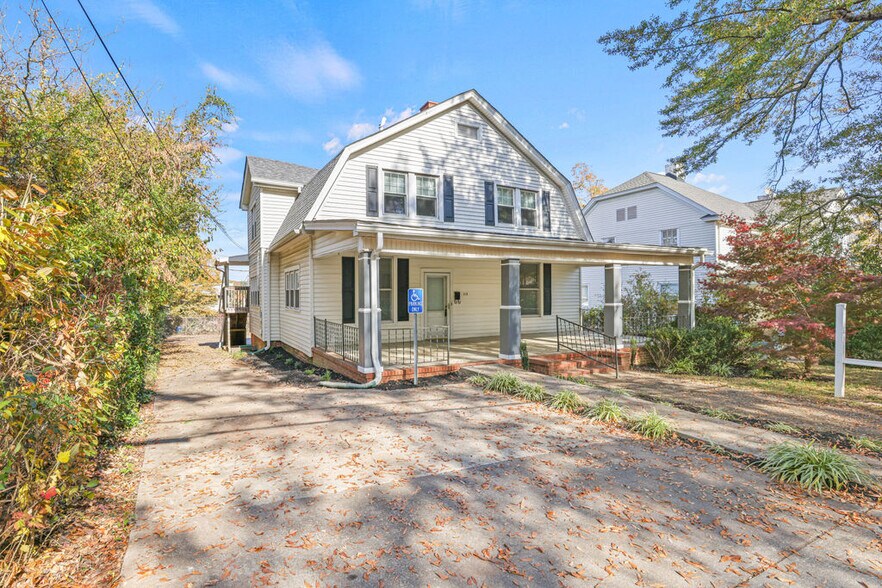 More Photos Of 113 Whitsett St, Greenville Office For Sale